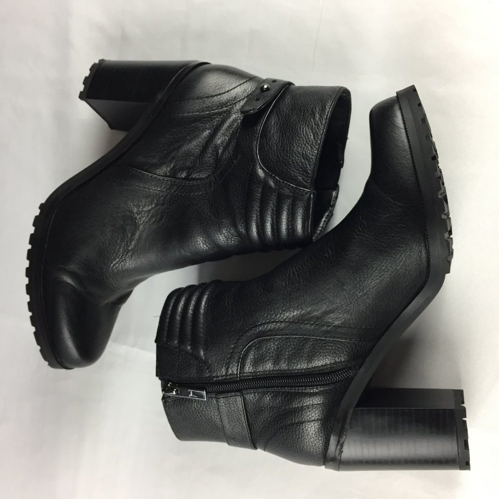 H by Halston Cara Leather Ankle Boots Size 9 W
